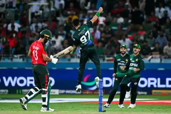 বাংলাদেশ ক্রিকেট দলের খেলোয়াড়রা উল্লাসে, মাঠে আনন্দের মুহূর্ত. Channel i News - চ্যানেল আই নিউজ