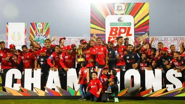 বাংলাদেশের বিপিএল চ্যাম্পিয়ন দল বিজয় উদযাপন করছে. Channel i News - চ্যানেল আই নিউজ