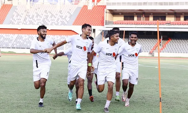 বাংলাদেশ ফুটবল দলের খেলোয়াড়রা মাঠে অনুশীলন করছে. Channel i News - চ্যানেল আই নিউজ