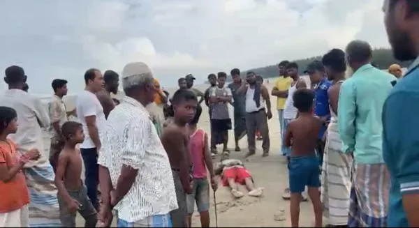 দুর্ঘটনায় মৃতের পরিবারের সদস্য ও স্থানীয়দের সমবেদনা. Channel i News - চ্যানেল আই নিউজ