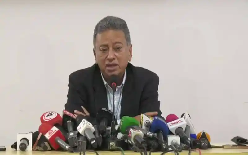 আলোচনাকালে আমির খসরু সাংবাদিকদের প্রশ্নের উত্তর দিচ্ছেন. Channel i News - চ্যানেল আই নিউজ