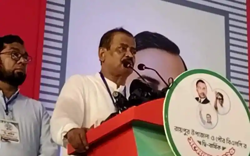 আবুল খায়ের ভূঁইয়া শীর্ষক বক্তৃতা দিচ্ছেন, পেছনে ছবি ও লোগো দেখা যাচ্ছে. Channel i News - চ্যানেল আই নিউজ