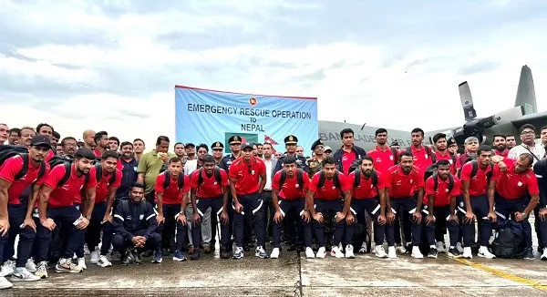 নেপালে জরুরি উদ্ধার অভিযানে অংশ নেওয়া বাংলাদেশি যুবকদের দল. Channel i News - চ্যানেল আই নিউজ