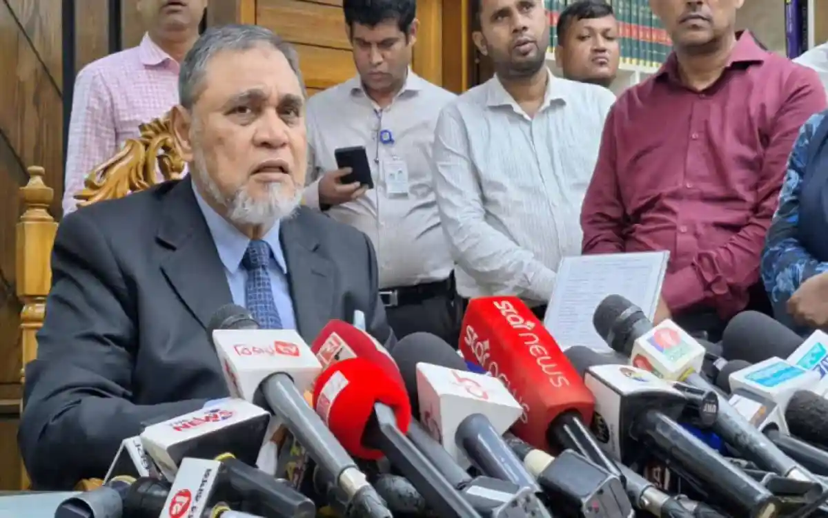 ইসি সচিবালয়ে নির্বাচন বিষয়ে সাংবাদিকদের প্রশ্নের উত্তর দিচ্ছেন সিইসি. Channel i News - চ্যানেল আই নিউজ
