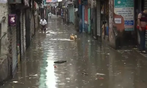 রাজধানীতে প্রবল বর্ষণে জলাবদ্ধতা সৃষ্টি, মানুষ চলাচলে দুর্ভোগ. Channel i News - চ্যানেল আই নিউজ