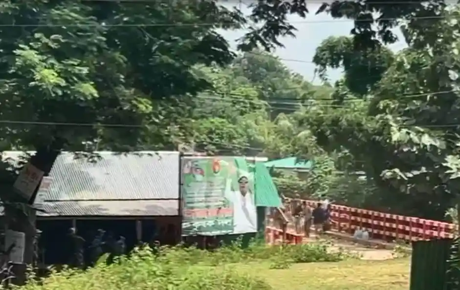খাগড়াছড়িতে সড়ক অবরোধের দৃশ্য, ১৪৪ ধারা কার্যকর. Channel i News - চ্যানেল আই নিউজ