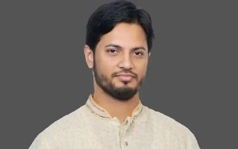 বাংলাদেশি যুবক, শান্ত ও আত্মবিশ্বাসী মুখাবয়ব, হালকা পাঞ্জাবি পরিহিত. Channel i News - চ্যানেল আই নিউজ