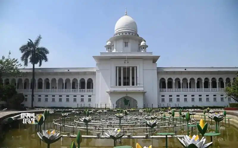 বাংলাদেশের হাইকোর্ট ভবন, শান্তিপূর্ণ পরিবেশে সুন্দর দৃশ্য. Channel i News - চ্যানেল আই নিউজ