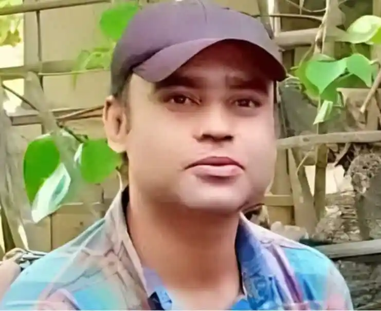 একজন যুবক ক্যাপ পরা অবস্থায় প্রকৃতির মাঝে দাঁড়িয়ে. Channel i News - চ্যানেল আই নিউজ