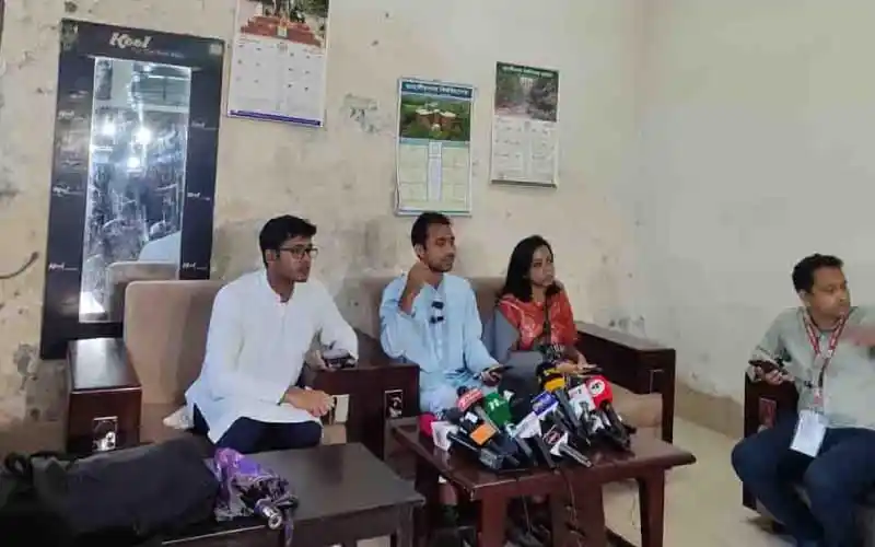 জাকসু নির্বাচন নিয়ে ছাত্রদলের সংবাদ সম্মেলন, চারজন বক্তা উপস্থিত. Channel i News - চ্যানেল আই নিউজ