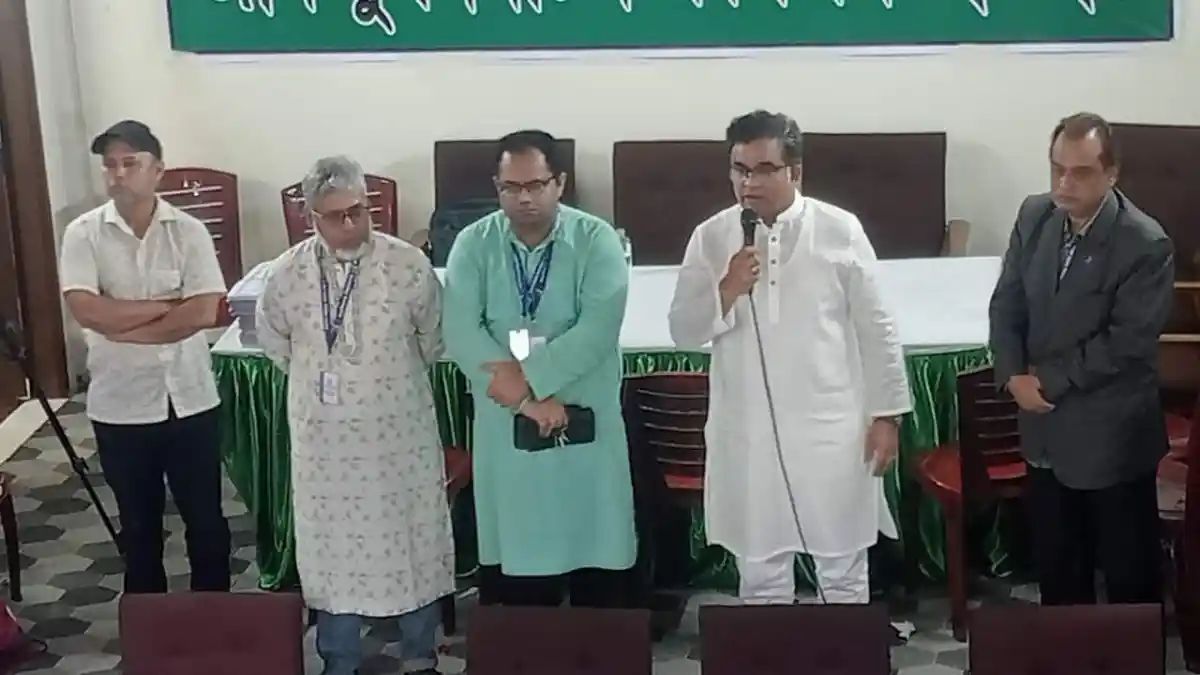 বিরতির পর জাকসুর ভোট গণনা শুরু হওয়ার দৃশ্য. Channel i News - চ্যানেল আই নিউজ