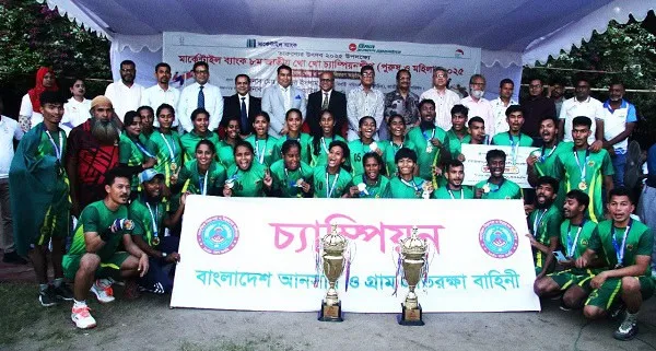 জাতীয় খো খো চ্যাম্পিয়নশিপের শিরোপা জয়ী আনসার দলের ছবি. Channel i News - চ্যানেল আই নিউজ