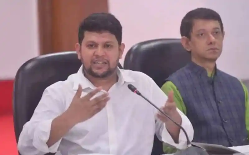অন্তর্বর্তী সরকার নিয়ে আলোচনা করছেন দুইজন নেতা. Channel i News - চ্যানেল আই নিউজ