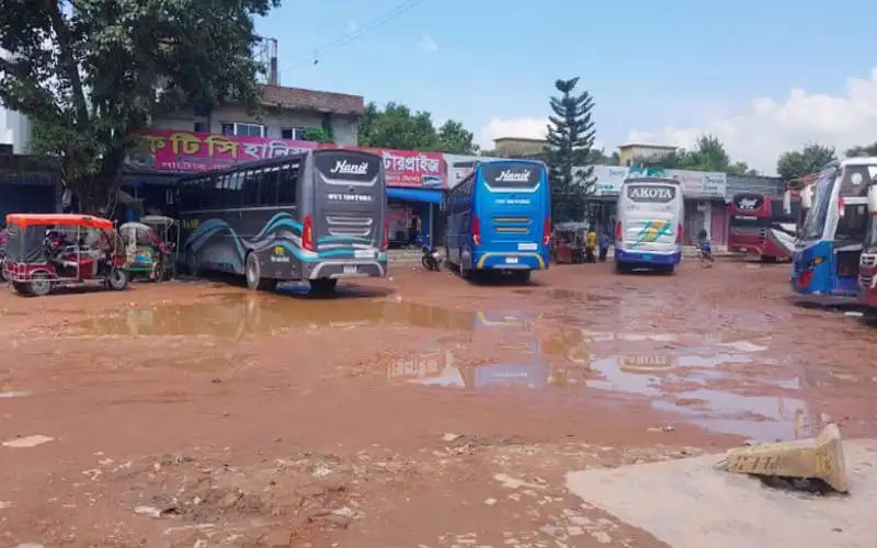 রাজশাহী-নাটোর-চাঁপাইনবাবগঞ্জ রুটে বাস ধর্মঘটের কারণে যানবাহনের চাপ. Channel i News - চ্যানেল আই নিউজ
