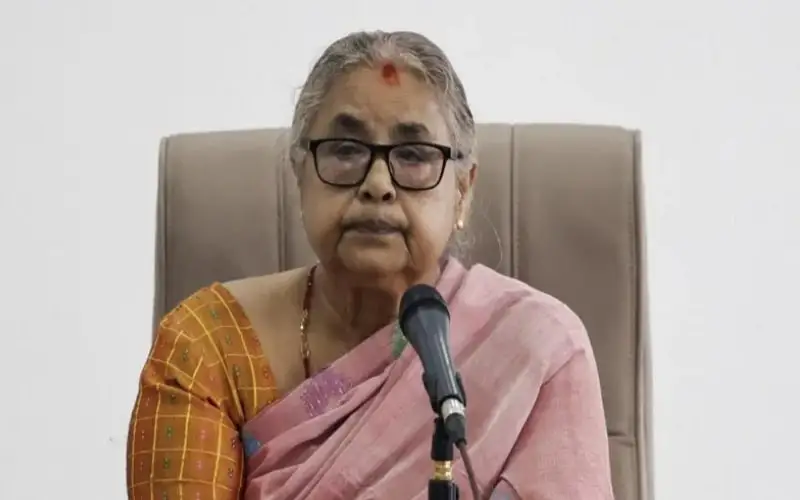 সুশীলা কার্কি সংবাদ সম্মেলনে বক্তব্য দিচ্ছেন. Channel i News - চ্যানেল আই নিউজ