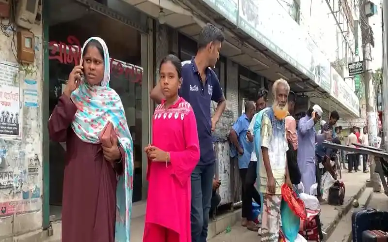 রাজশাহী-ঢাকা রুটে বাস চলাচল বন্ধের কারণে যাত্রীরা অপেক্ষমাণ. Channel i News - চ্যানেল আই নিউজ