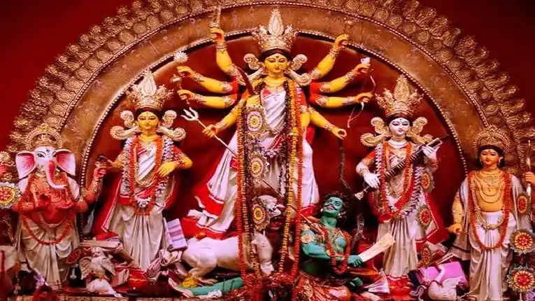 দুর্গাপূজার প্যান্ডেলে দেবী দুর্গার সুন্দর মূর্তি. Channel i News - চ্যানেল আই নিউজ