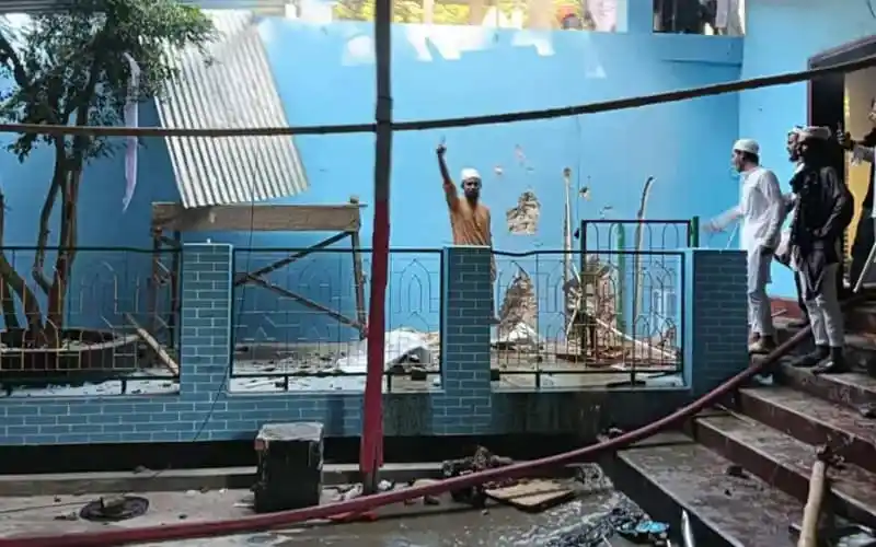 নুরাল পাগলের লাশ পোড়ানোর ঘটনায় গ্রেপ্তার ৫, পুলিশ তদন্তে. Channel i News - চ্যানেল আই নিউজ
