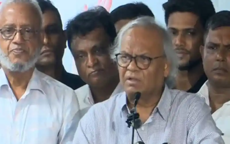 রিজভী আহমেদ সংবাদ সম্মেলনে বক্তব্য দিচ্ছেন, পাশে অন্য নেতারা।. Channel i News - চ্যানেল আই নিউজ