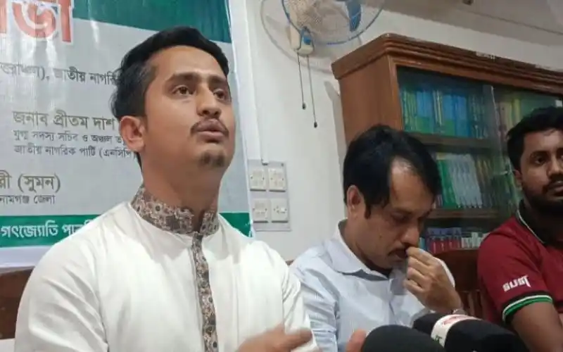 সারজিস আলম এনসিপির শপথ গ্রহণের সময় বক্তৃতা দিচ্ছেন. Channel i News - চ্যানেল আই নিউজ