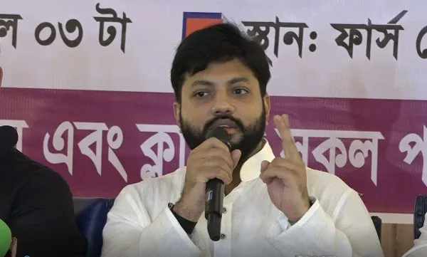 ইশরাক গণমাধ্যমের সামনে বক্তব্য দিচ্ছেন. Channel i News - চ্যানেল আই নিউজ