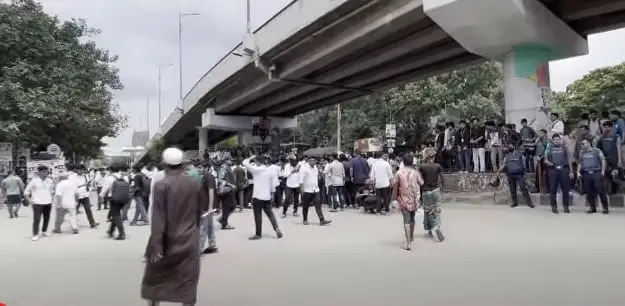 সাতরাস্তা থেকে সরে গিয়ে পলিটেকনিক শিক্ষার্থীরা অবস্থান নিয়েছে. Channel i News - চ্যানেল আই নিউজ
