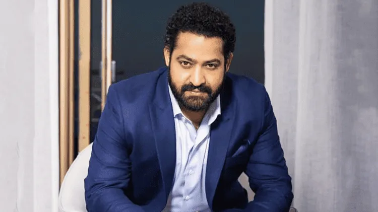 নেতা মোশাররফ করিম চ্যানেল আই অনলাইন সাক্ষাৎকারে বসে আছেন।. Channel i News - চ্যানেল আই নিউজ