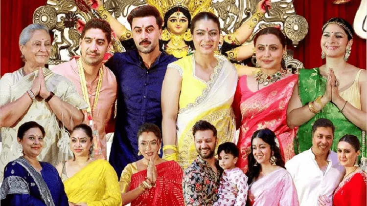 বলিউড তারকারা মুখার্জী বাড়ির পূজায় অংশগ্রহণ করছেন।. Channel i News - চ্যানেল আই নিউজ