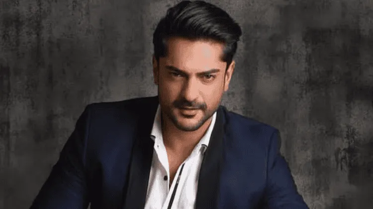 অভিনেতা আশীষ কাপুরের ছবি, গা darkening পটভূমিতে পেশাদার ছবি. Channel i News - চ্যানেল আই নিউজ
