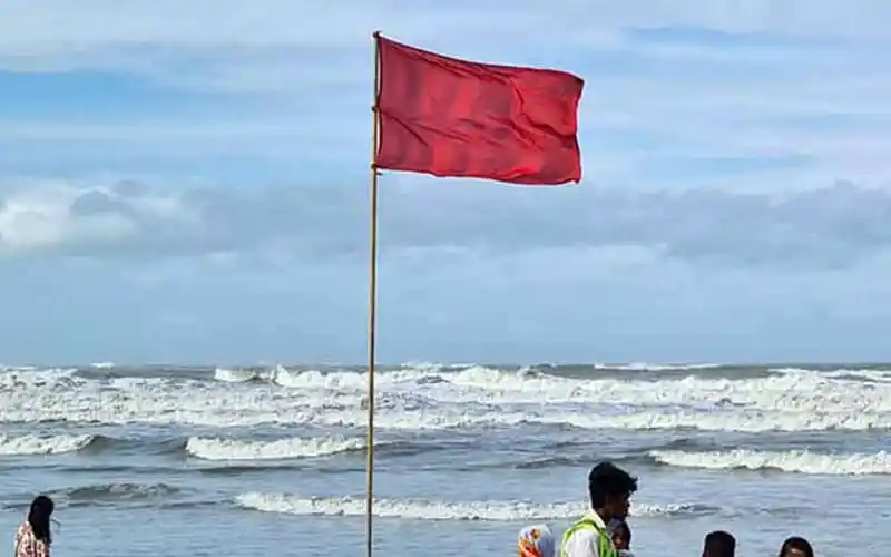 বঙ্গোপসাগরে লঘুচাপের কারণে সমুদ্রের উত্তাল পরিস্থিতি. Channel i News - চ্যানেল আই নিউজ