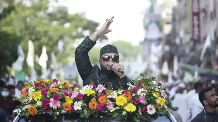 দর্শকদের মাঝে ঈদে মিলাদুন্নবী উদযাপন উপলক্ষে জনসমাগম. Channel i News - চ্যানেল আই নিউজ