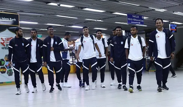 নেপাল থেকে বাংলাদেশ ফুটবল দল ফিরছে, বিমানবন্দরে স্বাগত জানানো হচ্ছে. Channel i News - চ্যানেল আই নিউজ