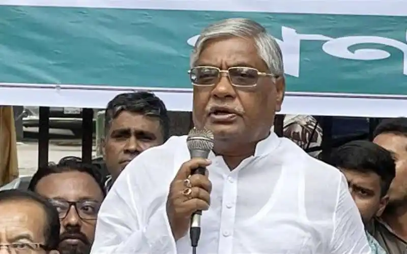 জনপ্রিয় নেতা জনসম্মুখে ভাষণ দিচ্ছেন, জনসমাগমের মাঝে. Channel i News - চ্যানেল আই নিউজ
