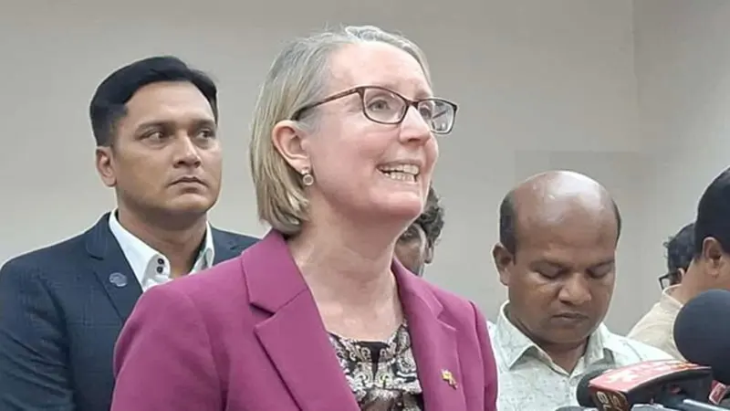 যুক্তরাজ্যের সারাহ কুক শান্তিপূর্ণ ও বিশ্বাসযোগ্য দেখতে চান. Channel i News - চ্যানেল আই নিউজ
