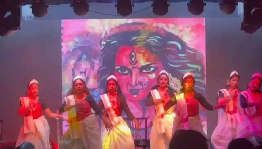 বাংলাদেশের শারদীয় উৎসবে নৃত্যশিল্পীদের পারফরম্যান্স. Channel i News - চ্যানেল আই নিউজ