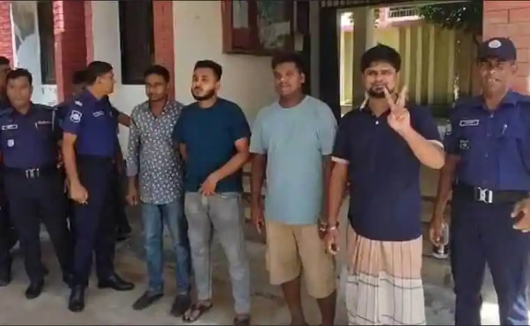 খুলনা ছাত্রলীগের ৪ নেতা গ্রেপ্তার, পুলিশ সদস্যরা উপস্থিত. Channel i News - চ্যানেল আই নিউজ