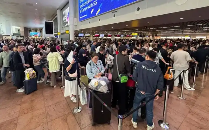 London Heathrow and European airports face chaos amid cyber attack. Channel i News - চ্যানেল আই নিউজ