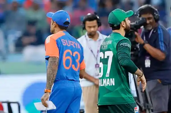 ভারত ও পাকিস্তান ক্রিকেটাররা মাঠে মুখোমুখি, ম্যাচের প্রস্তুতি নিচ্ছেন. Channel i News - চ্যানেল আই নিউজ