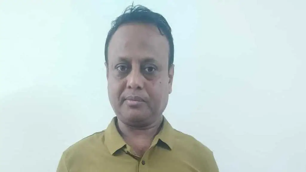অস্ত্র ও অস্ত্র ব্যবসায়ীর ছবি, র্যাবের অভিযানে ধরা পড়া. Channel i News - চ্যানেল আই নিউজ