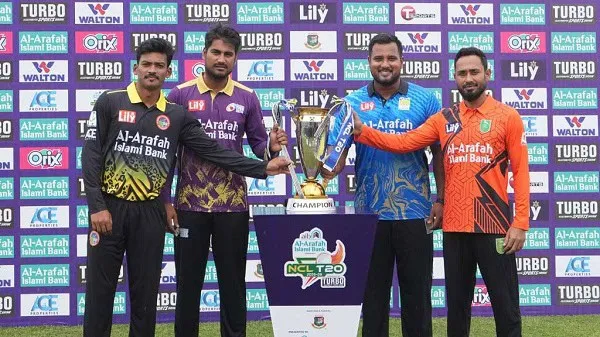 নেতৃত্বের জন্য চ্যাম্পিয়ন ট্রফি হাতে ক্রিকেটাররা. Channel i News - চ্যানেল আই নিউজ
