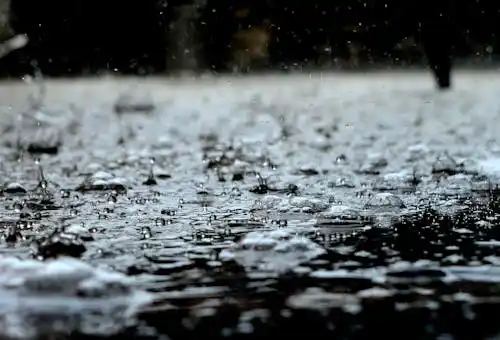 বজ্রসহ ভারী বর্ষণে জলাবদ্ধতা সৃষ্টি, জল ঝরছে রাস্তায়. Channel i News - চ্যানেল আই নিউজ