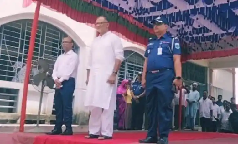 বাণিজ্য উপদেষ্টার জয়পুরহাট সফর নিয়ে আলোচনা চলছে. Channel i News - চ্যানেল আই নিউজ