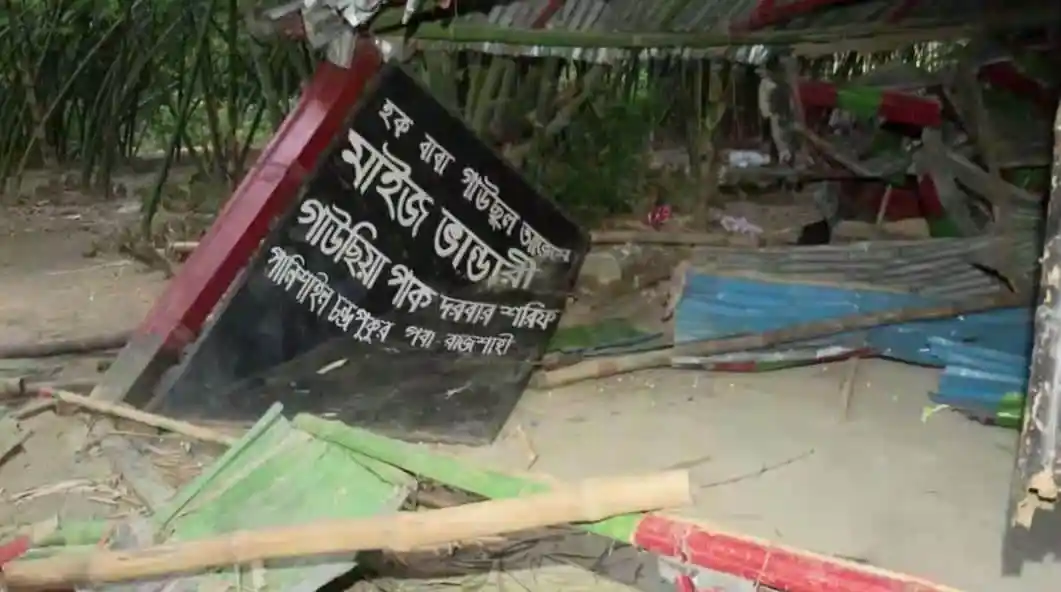 আজিজ ভান্ডারীর খানকা শরিফে হামলা ও ভাঙচুরের ছবি. Channel i News - চ্যানেল আই নিউজ