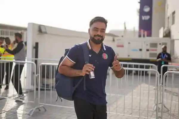 বাংলাদেশ ক্রিকেটার রশিদ খান বিমানবন্দরে হাসিমুখে শুভেচ্ছা জানাচ্ছেন. Channel i News - চ্যানেল আই নিউজ