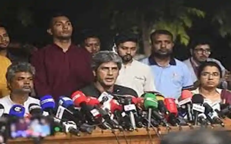 নেতারা নির্বাচন নিয়ে অনিশ্চয়তা নিয়ে সংবাদ সম্মেলন করছেন. Channel i News - চ্যানেল আই নিউজ