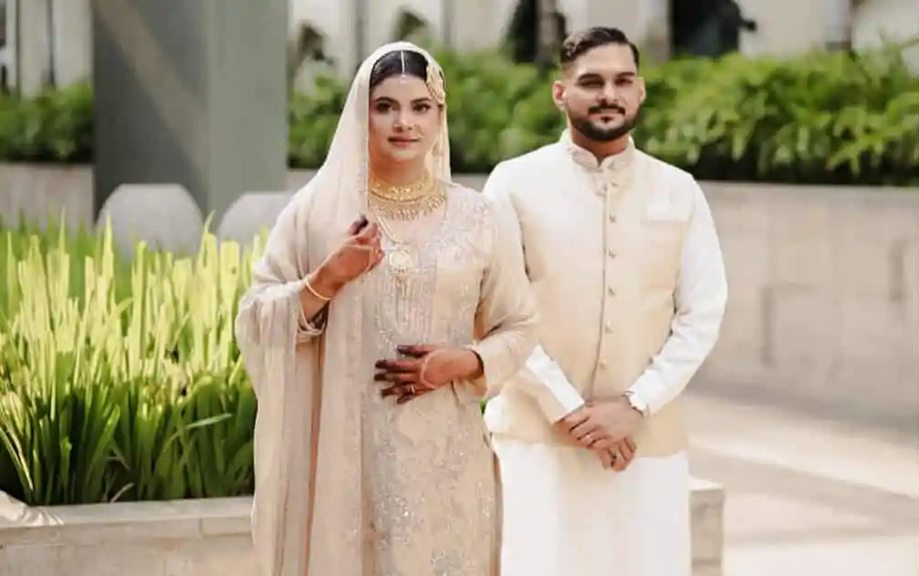 অভিনেত্রী শবনম ফারিয়া বিয়ের পোশাকে সুন্দরভাবে সাজে সেজেছেন. Channel i News - চ্যানেল আই নিউজ