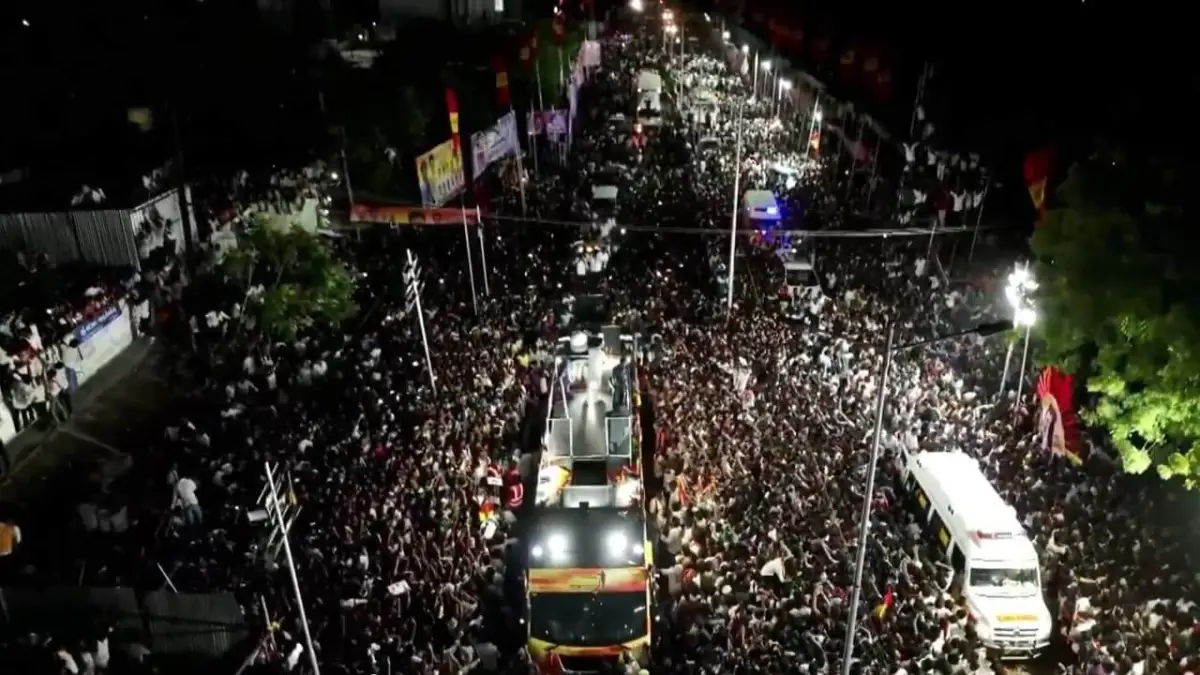 বিজয়ের সভায় মানুষের বিশাল সমাগম, উৎসবের পরিবেশ. Channel i News - চ্যানেল আই নিউজ