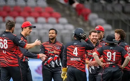 বাংলাদেশ ক্রিকেটাররা মাঠে জিতের আনন্দে উদযাপন করছে. Channel i News - চ্যানেল আই নিউজ