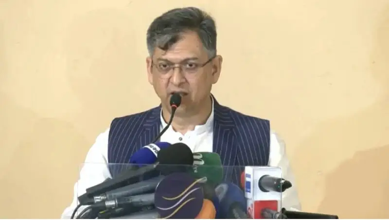 সালাহউদ্দিন আহমদ সংবাদ সম্মেলনে বক্তব্য দিচ্ছেন. Channel i News - চ্যানেল আই নিউজ