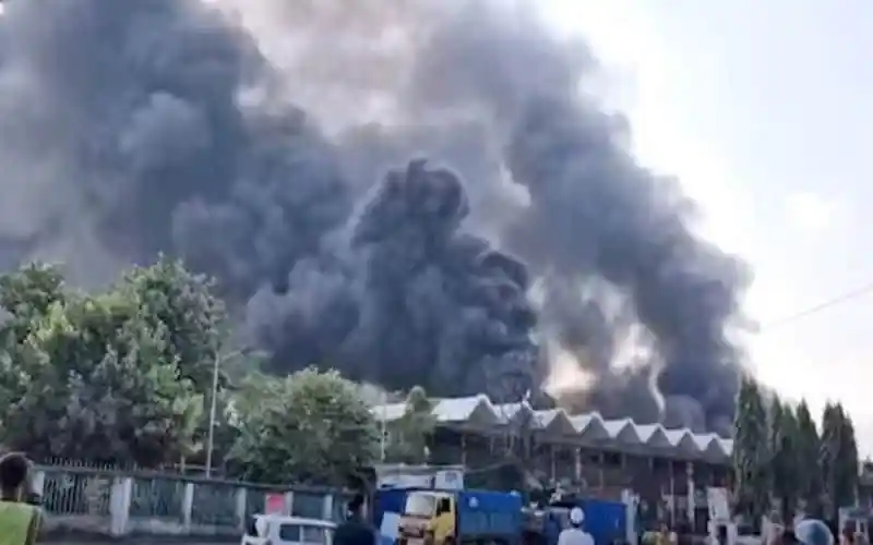 শাহজালাল বিমানবন্দরে আগুনের ধোঁয়া ও অগ্নিকাণ্ডের দৃশ্য. Channel i News - চ্যানেল আই নিউজ